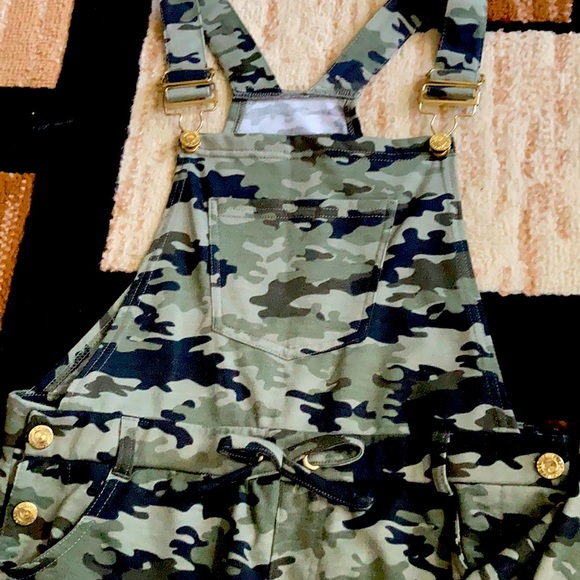 Pocket Front Camo Print Jumpsuit - Picture 2 of 3